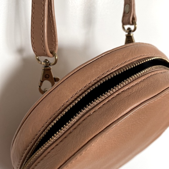 Tan leather round circular purse from Gathre - Picture 2 of 4